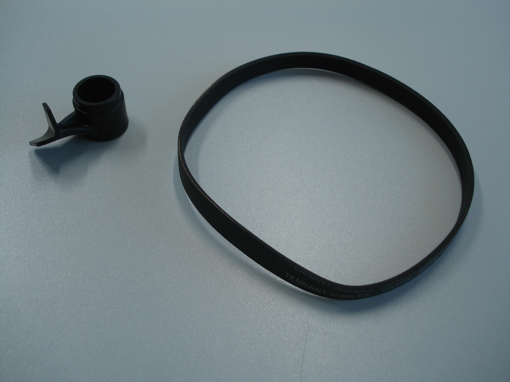 řemen vč. napínáku, kit R3 TENNANT PN 9004282