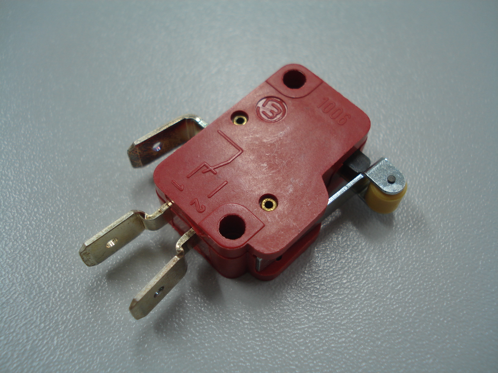 mikrospínač červený 16A TENNANT PN 611006
