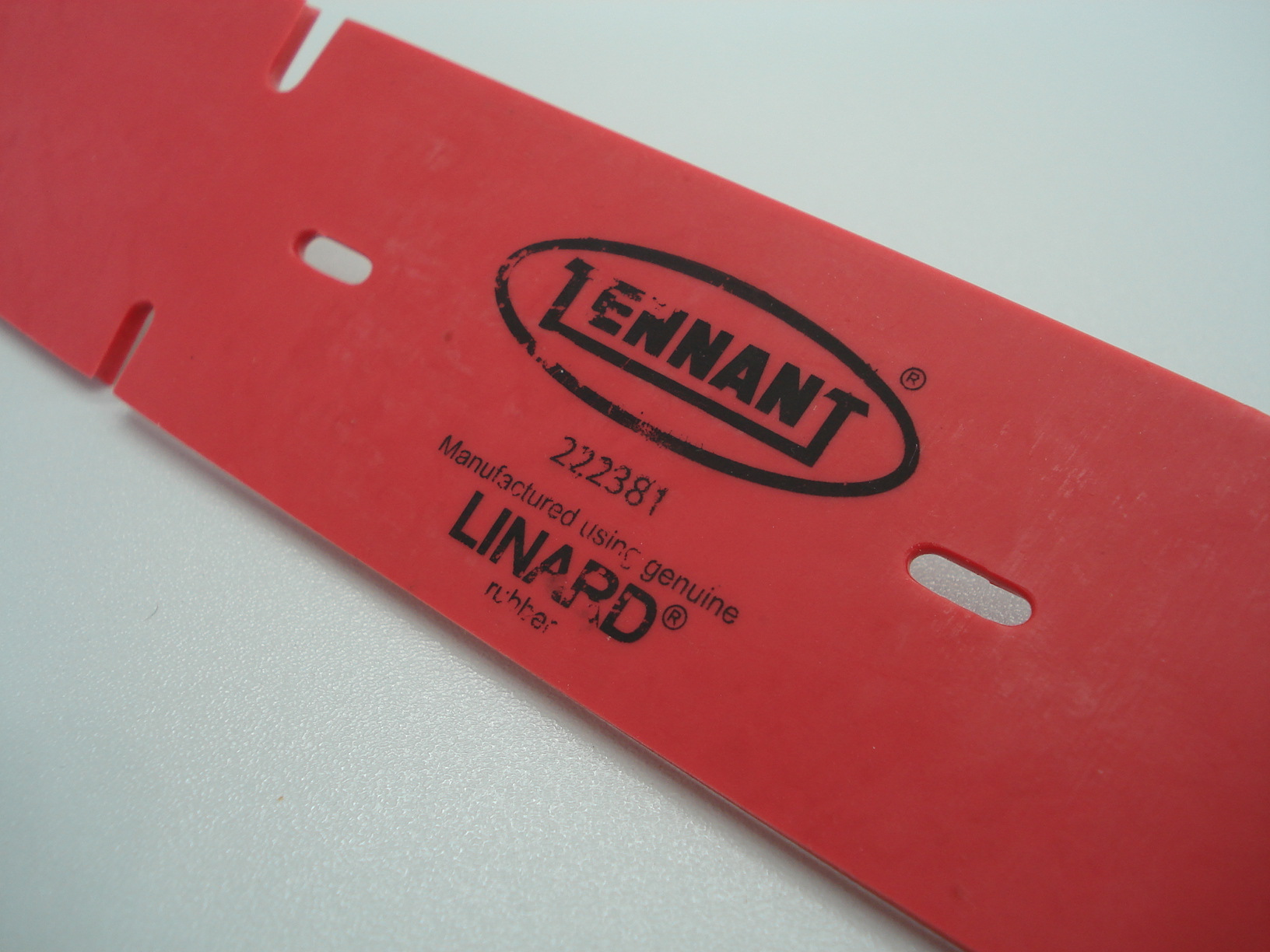 stěrka přední LINARD TENNANT 5680, 5700 70cm PN 222381